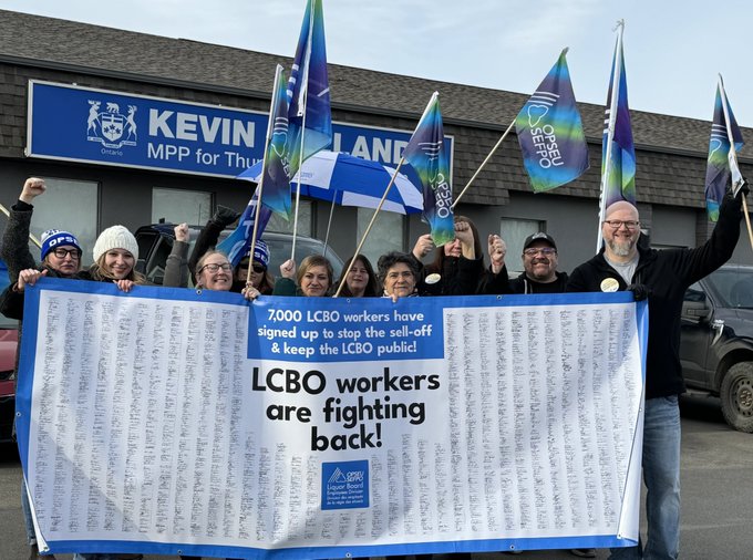 OPSEU/SEFPO/NUPGE members who work for the LCBO rallying at office of MP in Thunder Bay,